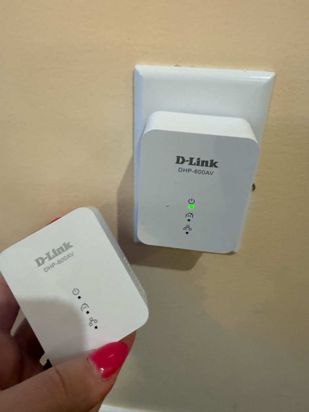 D-Link DHP-600 AV Powerline Ethernet adapter